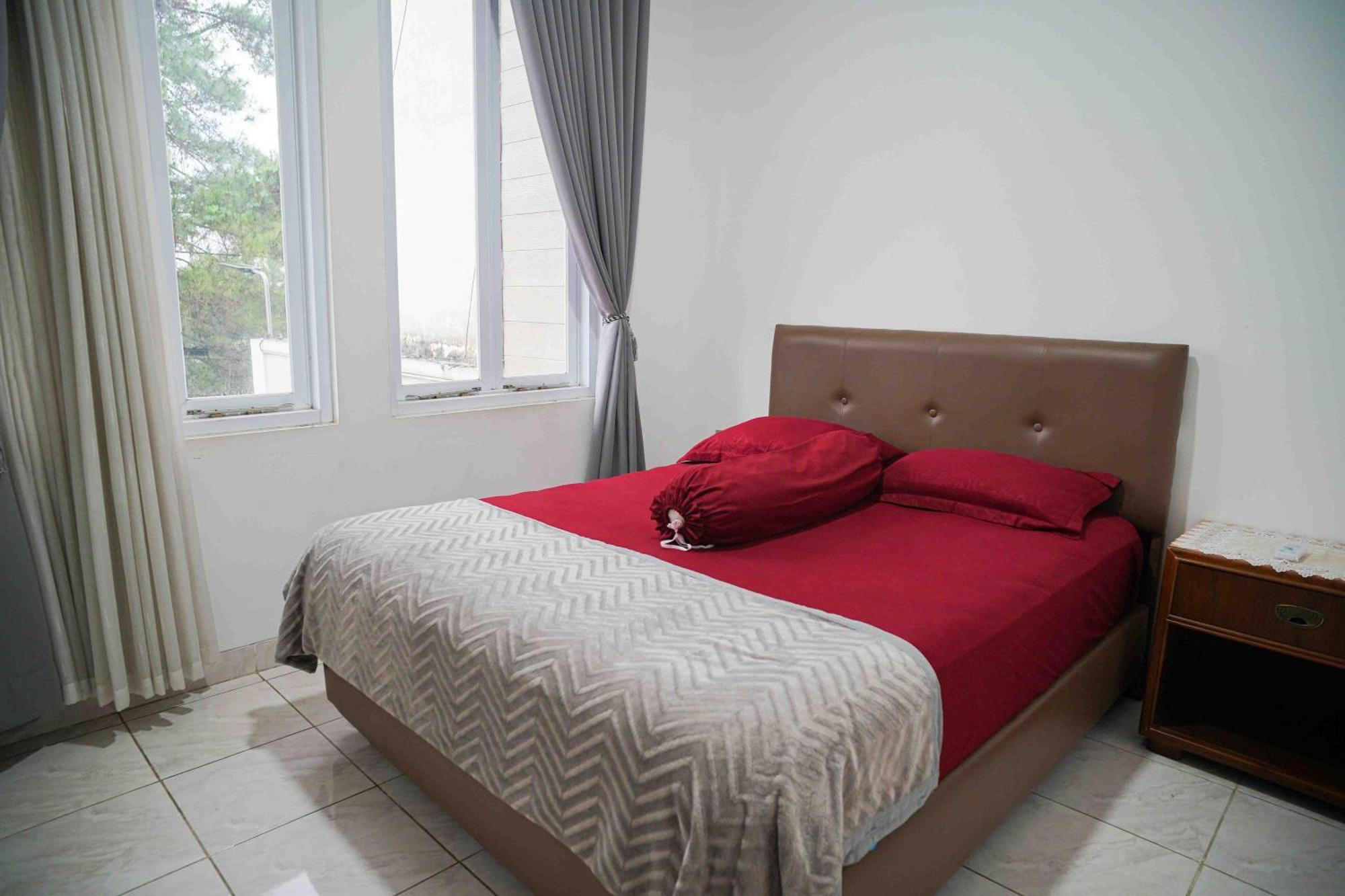 Schones Haus Private Pool & Netflix By Grorental Bandung Buitenkant foto