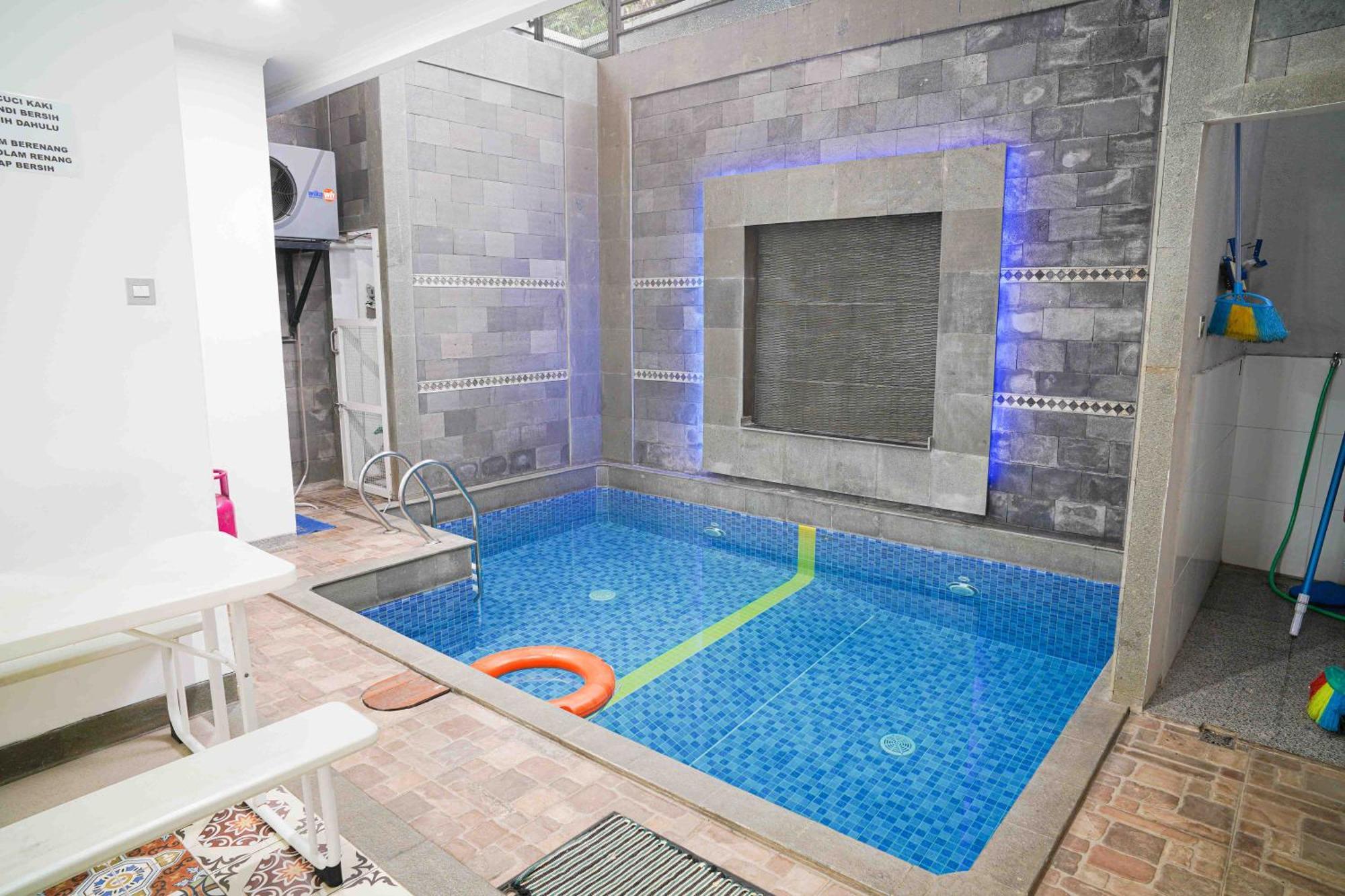 Schones Haus Private Pool & Netflix By Grorental Bandung Buitenkant foto