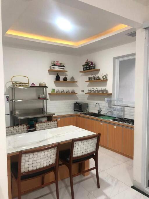 Schones Haus Private Pool & Netflix By Grorental Bandung Buitenkant foto