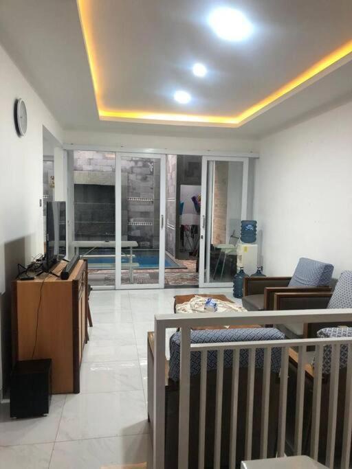 Schones Haus Private Pool & Netflix By Grorental Bandung Buitenkant foto