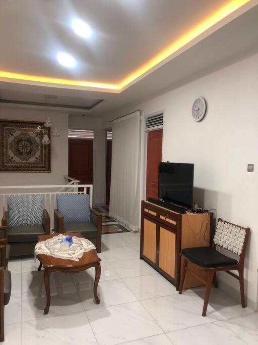Schones Haus Private Pool & Netflix By Grorental Bandung Buitenkant foto